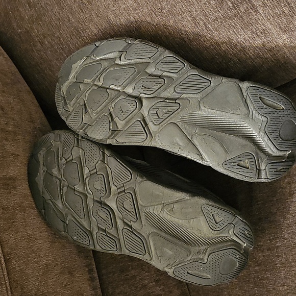 Hoka One One Clifton 9 Black and Gray Athletic Shoes 🖤🩶 - Picture 9 of 9